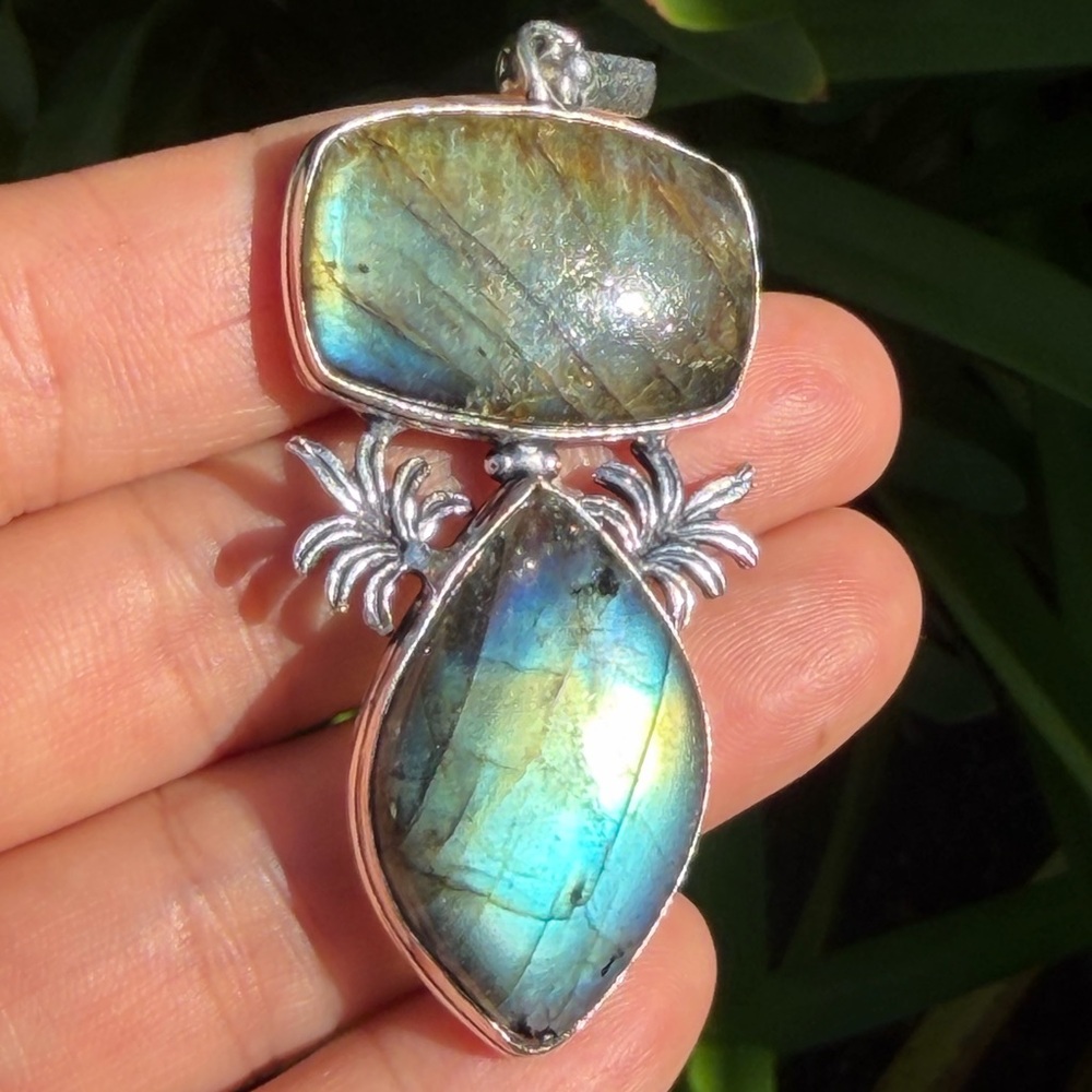 925 silver plated flashy labradorite pendant‎ 0491